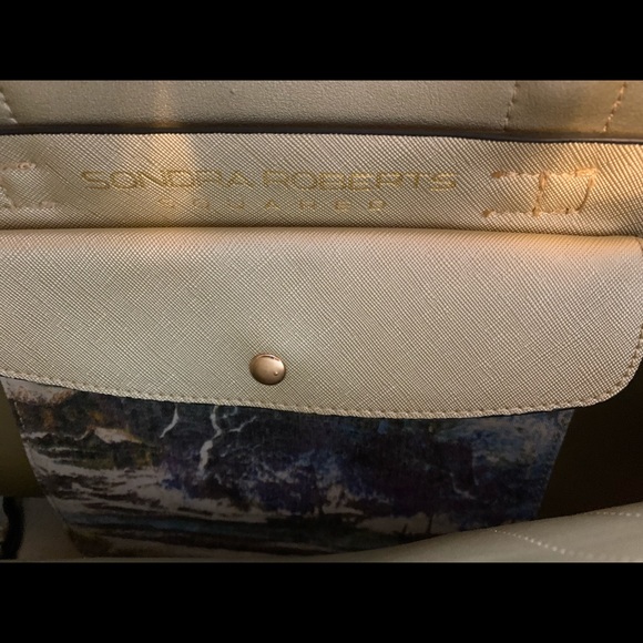 Sondra Roberts large gold tote with removal clutch. - Picture 5 of 7